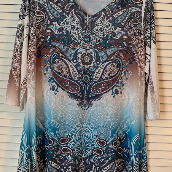 Elegant Paisley V-Neck Tunic - Picture 1 of 6